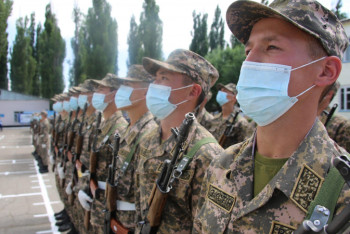 Фотография к новости: Мерзімді қызметін аяқтаған әскери қызметшілер запасқа шығарылды