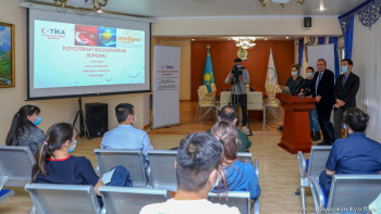 Фотография к новости: ТІКА елордадағы Көпсалалы медициналық орталық мамандарына оқыту курсын өткізіп жатыр