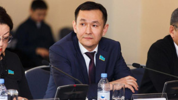 Фотография к новости: Мәселе ушығып кетті. Депутат зейнетақыны шешудің жүйесіздігі неге әкелгенін айтты