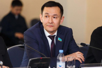 Фотография к новости: Мәселе ушығып кетті. Депутат зейнетақыны шешудің жүйесіздігі неге әкелгенін айтты