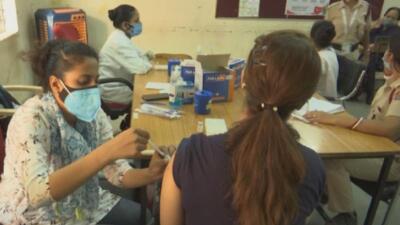 Үндістанда тұрғындарды вакциналау науқаны басталды