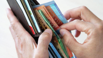 Фотография к новости: Қашықтан жұмыс істейтіндердің жалақысы қысқартылмайтын болды 