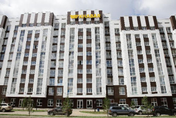 Фотография к новости: «Хабар» Агенттігі» қызметкерлеріне баспаналы болу мүмкіндігін сыйлап,  әлеуметтік бағытта алға жылжыды - Ерлан Бекхожин