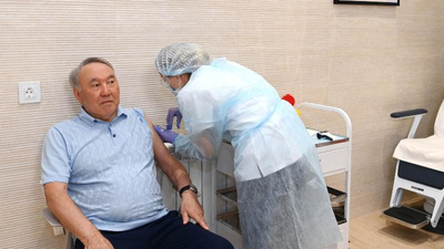 Назарбаев коронавирус инфекциясына қарсы вакцина салдырды