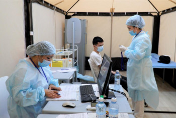 Фотография к новости: Павлодарлық кәсіпкерлер халықты екпе салдыртуға шақырды