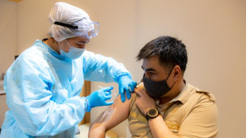 Фотография к новости: Үкімет міндетті вакцина алуы тиіс сала өкілдерін атады 