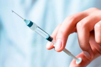 Фотография к новости: Балалар мен жүкті әйелдерге вакцина салу мәселесі зерттеліп жатыр