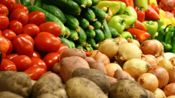 Фотография к новости: Атырауда азық-түліктің қолжетімділігі үшін жәрмеңке жиі өтеді