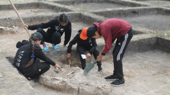 Фотография к новости: Оқушылар Көкшетаудағы қазба жұмыстарына қатысып жатыр