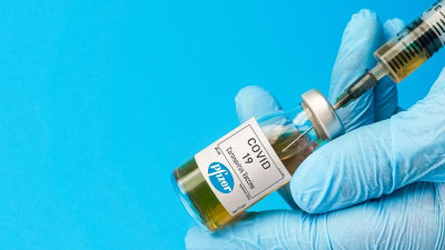 Pfizer коронавирусқа қарсы вакцинаның үшінші дозасы қажеттілігі туралы хабарлады