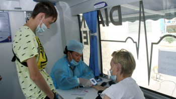 Фотография к новости: Маңғыстаулық тұрғындарға жылжымалы вакцинация кешені қызмет көрсетіп жатыр