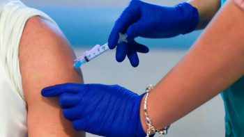 Фотография к новости: Вакцина алар алдында аллергияға тексерістен өту керек пе?