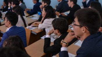 Фотография к новости: Тегін оқыған студенттерге гранттарын еңбекпен өтеу міндеттеледі