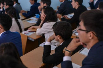 Фотография к новости: Тегін оқыған студенттерге гранттарын еңбекпен өтеу міндеттеледі