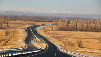 Фотография к новости: Алматыда 298 шақырым жолдың қатты жабыны жоқ