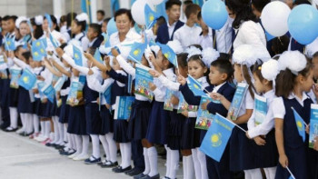 Фотография к новости: Білім күнінде 1-сынып оқушыларына Әліппе салтанатты түрде табысталады – Аймағамбетов