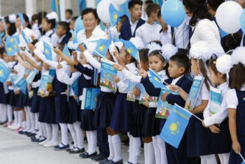 Фотография к новости: Білім күнінде 1-сынып оқушыларына Әліппе салтанатты түрде табысталады – Аймағамбетов