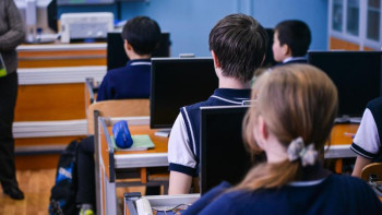 Фотография к новости: Мектепке классикалық стильдегі ыңғайлы киіммен келуге де болады – министр