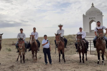 Фотография к новости: Сал Мұхиттың туғанына 180 жыл толуына орай салт аттылар экспедициясы өтті