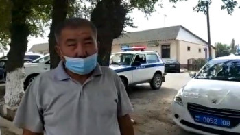 Фотография к новости: Ішкі істер қызметкерлері ауылдарды аралап, халықты сабырға шақырды – Байзақ ауданы тұрғыны