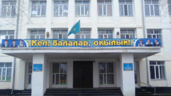 Фотография к новости: Дәстүрлі оқыту: Мектептерге бөгде адамдар кіргізілмейді