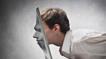 Фотография к новости: Бала 4 сағаттан астам интернетте отырса, ол тәуелді деген сөз – профессор