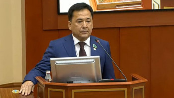 Фотография к новости: Мәжілісте депутат Нұрлыбек Ожаев ант берді