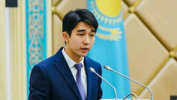 Фотография к новости: Жас депутат Мәди Ахметов Білім және Ғылым министрлігіне шүйлікті