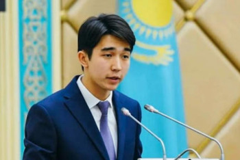 Фотография к новости: Жас депутат Мәди Ахметов Білім және Ғылым министрлігіне шүйлікті