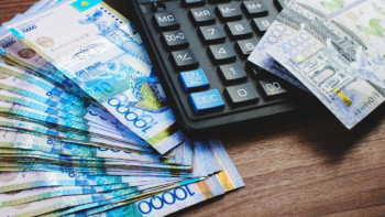 Фотография к новости: Тоқаев ең төменгі жалақы деңгейін 42 500 теңгеден 60 мыңға ұлғайтуды тапсырды