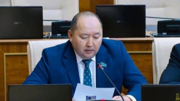 Фотография к новости: Тар жерлерде тығылып өткізуге мәжбүр. Депутат рестораторлардың мәселесін көтерді