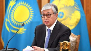 Фотография к новости: Қазақ тілінің өрісі тым шектеліп бара жатыр деуге негіз жоқ – Тоқаев