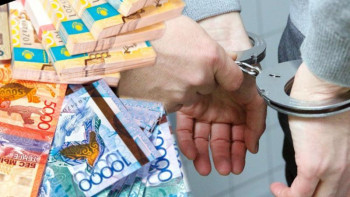 Фотография к новости: Айдос Сарым еліміздегі сыбайлас жемқорлықтың таралу себептерін атады