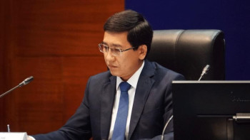 Фотография к новости: Тексеріс жүргізіп кетеді. Аймағамбетов әдістемелік кабинеттердің нақты міндеттерін бекіту керегін айтты