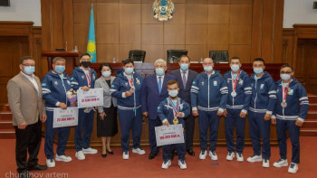 Фотография к новости: Паралимпиадашылар Мемлекеттік наградалармен марапатталды