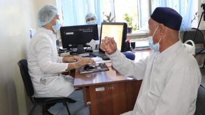 Түркістанда 91 жастағы қария вакцина салдырды