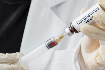 Фотография к новости: Дәрігер коронавирустың неліктен бірде өршіп, бірде төмендейтінін түсіндірді