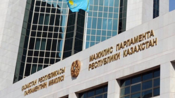 Фотография к новости: Мәжілісте жаңа депутат ант берді