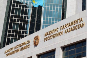 Фотография к новости: Мәжілісте жаңа депутат ант берді