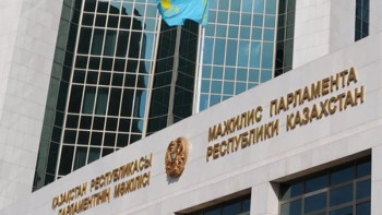 Фотография к новости: Мақпал Мыса Ұлттық мемлекеттік кітап палатасының аянышты жағдайы туралы айтты