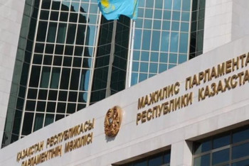 Фотография к новости: Мақпал Мыса Ұлттық мемлекеттік кітап палатасының аянышты жағдайы туралы айтты