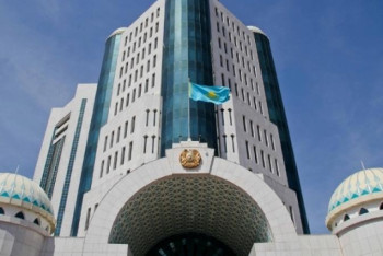 Фотография к новости: Сенатта жаңа депутат ел халқы алдында ант берді