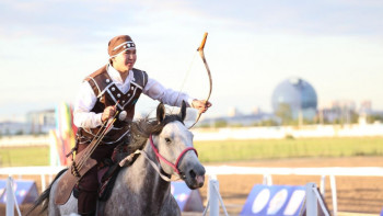 Фотография к новости: Ералхан ел намысын қорғайды