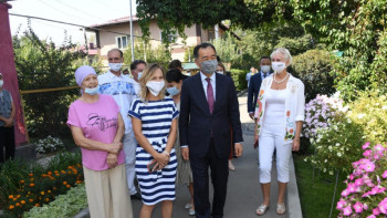 Фотография к новости: Алматыдағы үйлердің ауласы шағын Швейцарияға айналып келеді