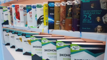 Фотография к новости: 100 жаңа оқулықты аударуға қанша қаражат бөлінген? – Рауан Кенжеханұлы жауап берді