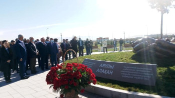 Фотография к новости: Талдықорғанда пандемиямен күрескен медицина қызметкерлеріне арналған ескерткіш ашылды 