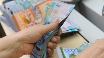 Фотография к новости: Төмен жалақы лауазымдық иерархияға әкеледі. Сенатор мәслихат хатшыларының жалақысын көтеруді сұрады