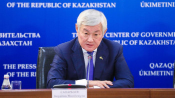 Фотография к новости: Сапарбаев Байзақ ауданында шатырда тұрып жатқандар туралы айтты