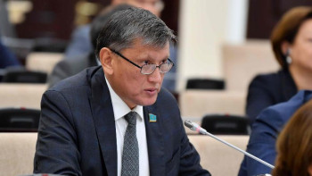 Фотография к новости: Журналистерге неге полиция өкілдеріне жасалғандай жағдай жасалмайды –  Нұртөре Жүсіп