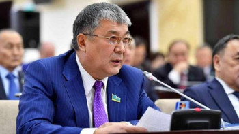 Фотография к новости: Сенатор терминологиялық комиссияның жұмысын жандандыру мәселесін көтерді